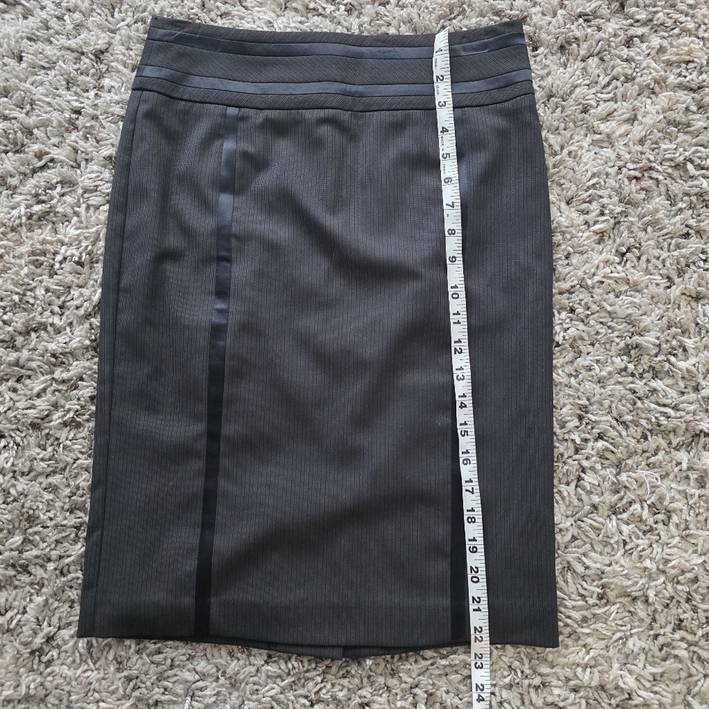 Bebe Black Pinstripe Back Zip Closure Pencil Skirt Size 6 - Picture 8 of 8